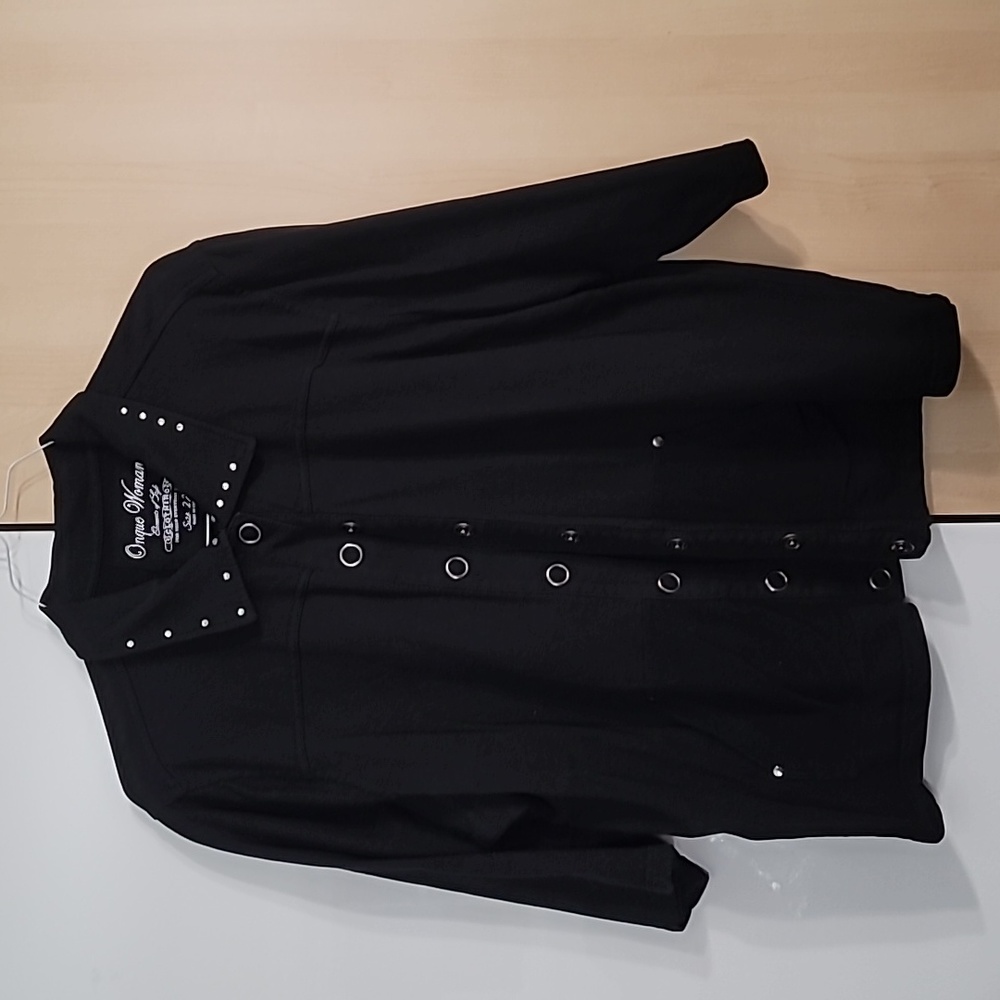 Woman's Onque Woman 2X Black Jacket w Rhinestones and oversize snaps  Preloved‎